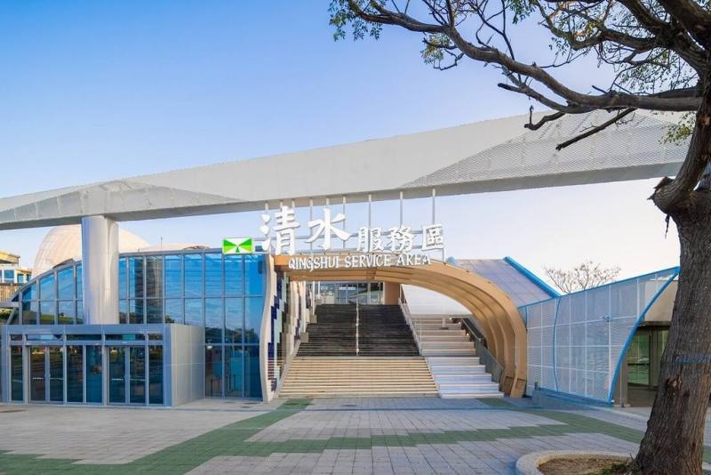 統一超商2024年接手國道金雞母清水服務區，改裝後吸引不少人潮。（統一超提供）