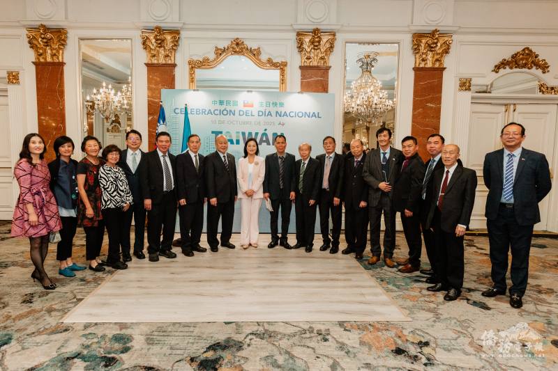 僑界代表熱烈出席