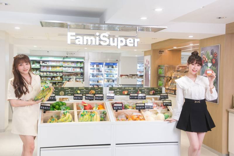 全家2022年起推超市店型，主打支援居家烹飪需求，鎖定2至3人小家戶與單身族群，提供冷凍肉品、即食調理商品、生鮮蔬果、進口調味醬料等多項商組。（全家提供）