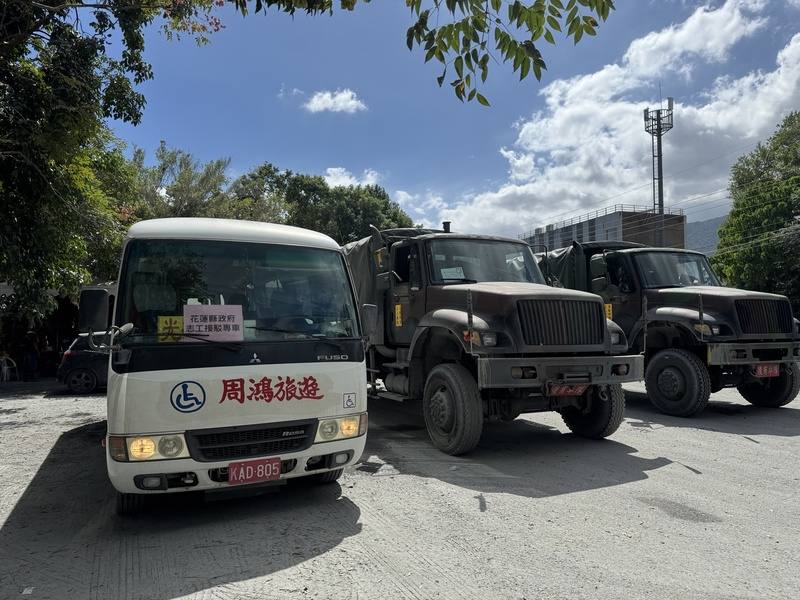 為讓花蓮光復救災志工更安心投入，前進協調所10日宣布，志工保險從下午1時起開放「鏟子超人」投保，申辦地點為光復車站旁志工服務分配站大帳篷區，須透過國軍或花蓮縣府分流。