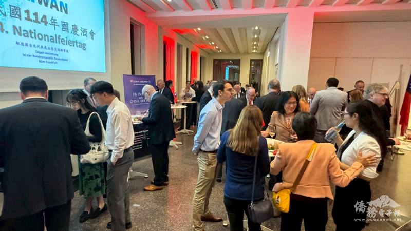 國慶酒會賓客享用自助餐、噶瑪蘭威士忌與奇美水餃