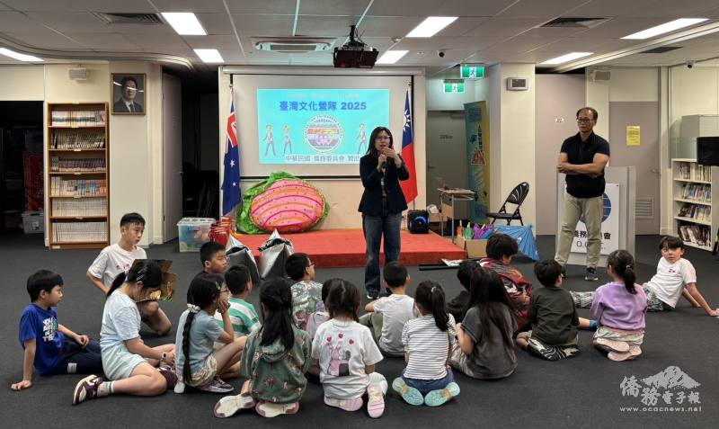 雪梨文教中心主任江佳慧致詞歡迎家長