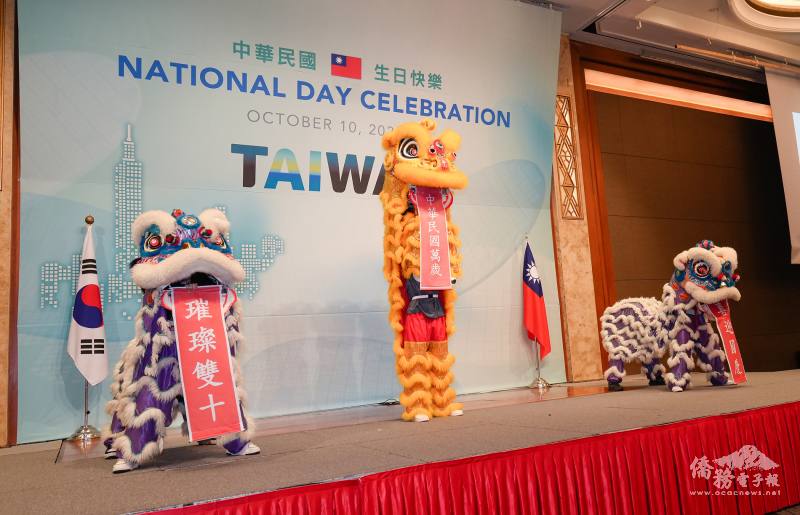 漢城華僑中學舞獅隊於國慶酒會展現教學活動成果