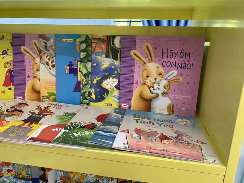 至善基金會在中部地區推動閱讀與幼兒照顧計畫，為學校興建閱覽室，免費提供圖書，慶寶勤勞基金會也愛心捐助普和中小學閱覽室，書架上擺著豐富的課外讀物