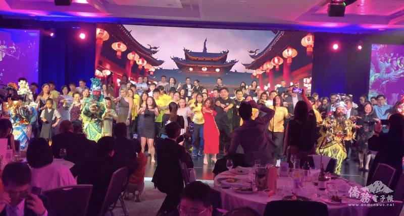 表演團體禾一文化傳承舞團帶領雪梨FASCA學員與嘉賓以臺客舞歡樂全場