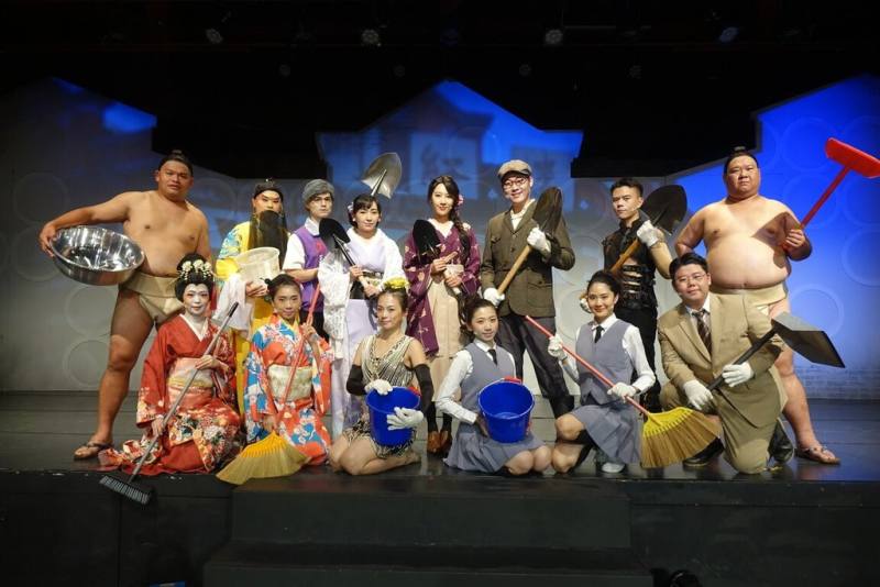 全民大劇團音樂劇「西門町一番地」呼應時事，新增光復鄉「鏟子超人」感人事蹟，向熱愛家鄉的鏟子超人致敬。（全民大劇團提供）