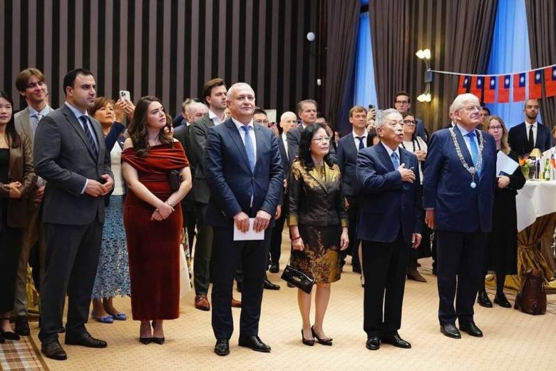 駐荷蘭代表處9日晚間舉辦114年國慶酒會，逾300位政商人士出席。（駐荷蘭代表處提供）