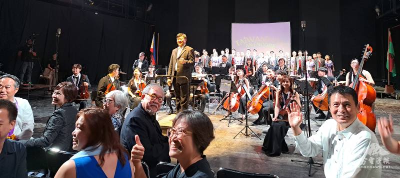 龍潭愛樂與菲律賓大學合作演出，精彩演出獲全場觀眾喝采