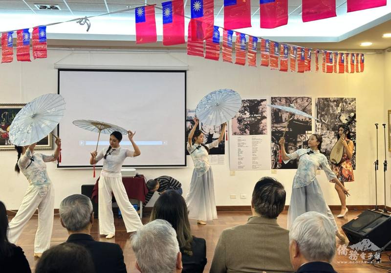 當代樂坊演出客家風味優美的戀戀桐花