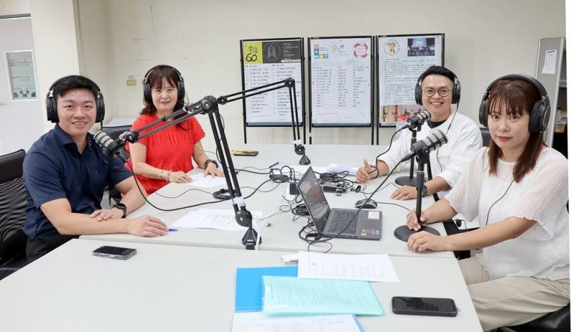 高雄鳳林國中師生記錄大林蒲變遷製作「玫好時光」節目，勇奪第60屆廣播金鐘獎播客（Podcast）獎藝術文化節目獎。（高雄市教育局提供）