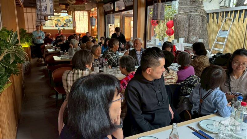 僑胞齊聚國慶中秋聯歡，氣氛溫馨喜慶，情誼深厚