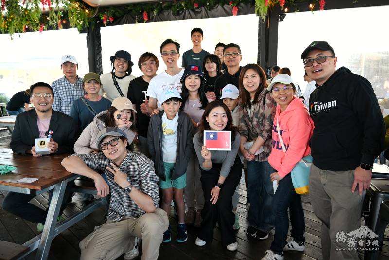 嘉賓與坎培拉臺灣同鄉會理事團隊合影