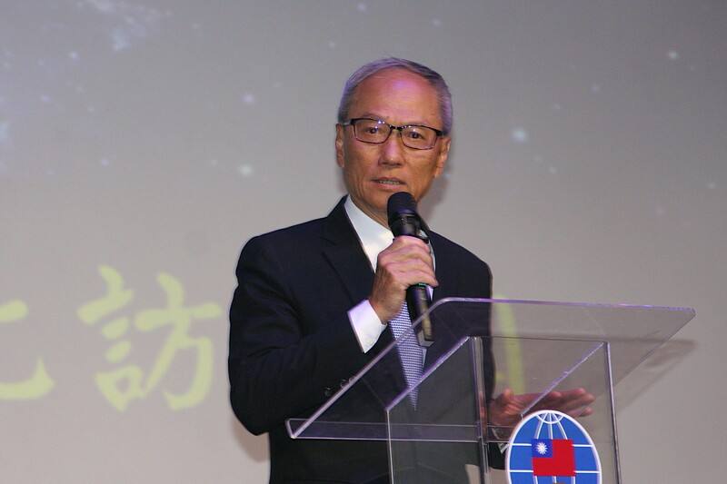 僑委會邀請「當代樂坊」國慶文化訪問團，11日在巴西聖保羅盛大演出，訪問團領隊吳新興致詞表示希望透過音樂與文化，傳遞台灣的心意與溫度