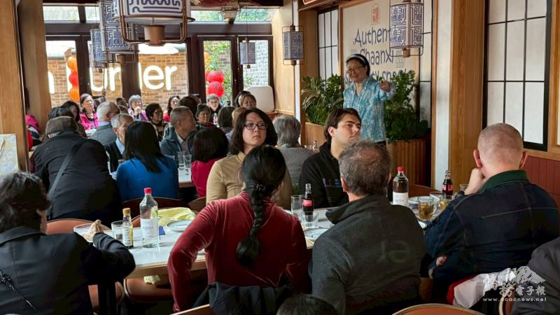 萊茵區華僑聯誼會會長陳玳珊致詞，祝賀雙十國慶與中秋佳節