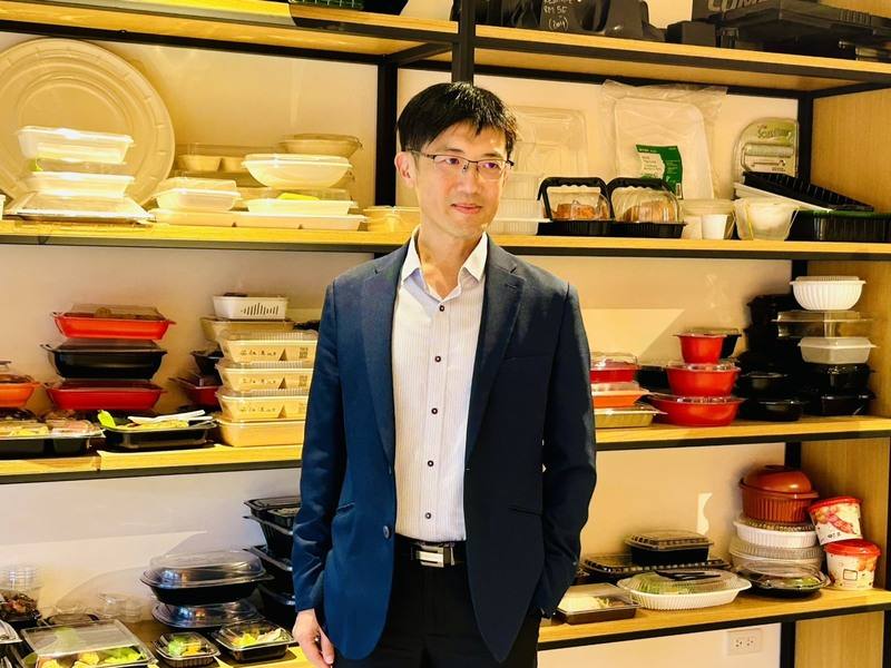 金元福包裝總經理郭哲宏說，面對美國對等關稅衝擊，公司的因應措施並非僅止於短期成本管控，而是將危機視為永續轉型的契機