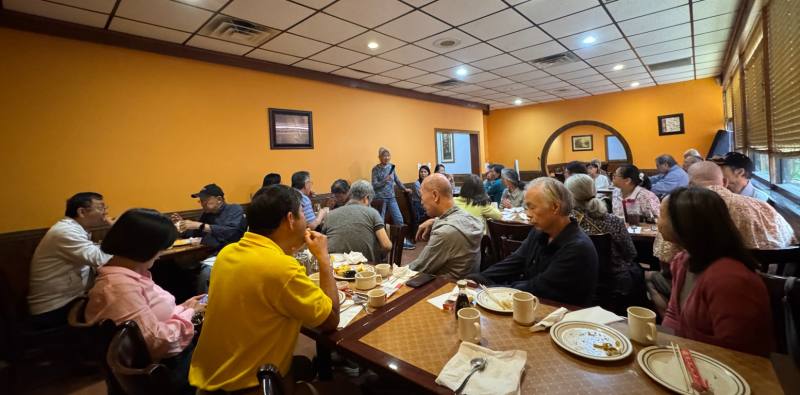 Betty Hsia holding the microphone. (Photo provided by Liang Yu Hsia)