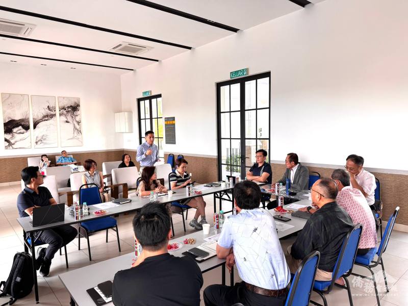 吉隆坡臺灣商會10月11日召開第18屆第一次理監事會議，廖建勛介紹「海外信用保證基金對等關稅專案」