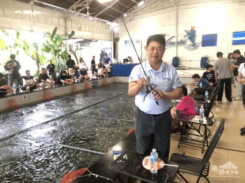 駐胡志明市辦事處韓國耀處長親自出馬釣蝦，與僑界同樂慶祝中華民國114年國慶