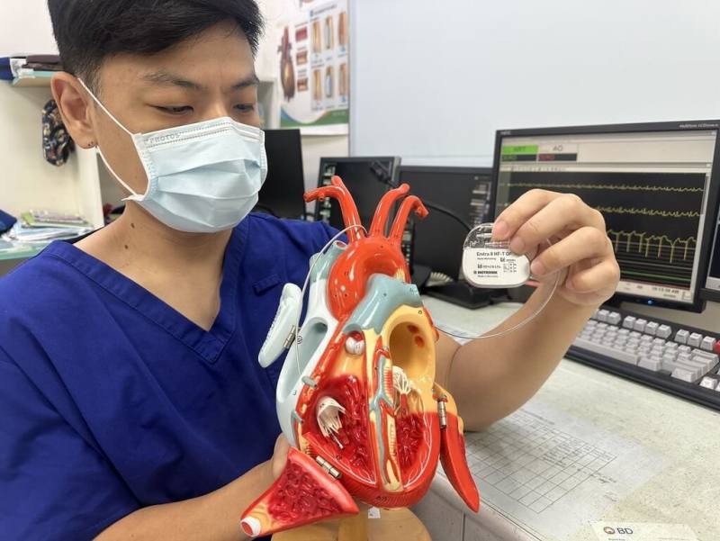 20歲新手媽倒地無心跳險猝死，就醫確診肥厚性心肌症，衛福部豐原醫院植入「體內去顫器（ICD）」監測心律。（民眾提供）
