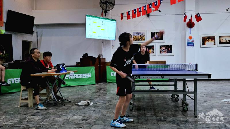 阿根廷114年雙十國慶盃桌球賽，選手們在比賽中全神貫注
