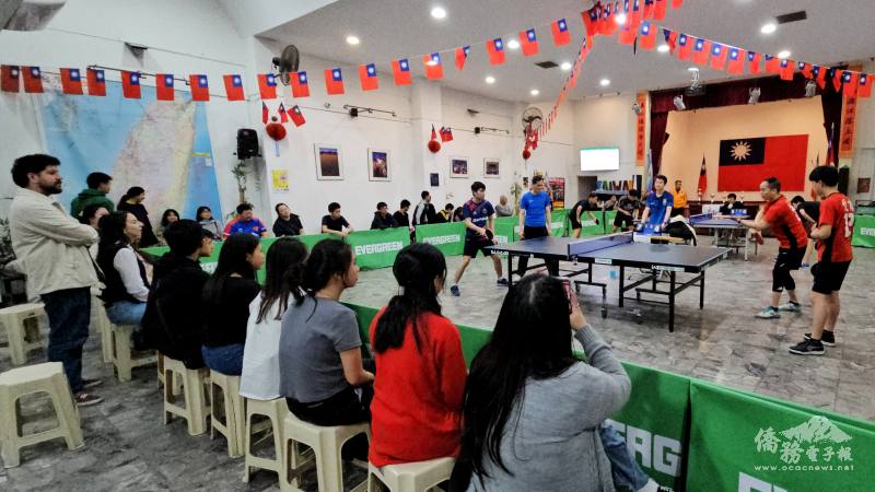 現場氣氛熱烈，加油團熱情為選手吶喊助威