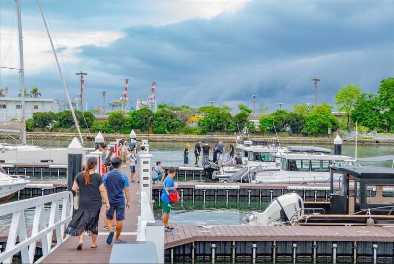 「2025高雄海洋派對」將於24至26日登場，活動亮點是結合星光水岸公園試營運，串聯愛河灣與高雄港第3船渠2大水域，打造規模最大海洋遊憩盛典。（高雄市海洋局提供）