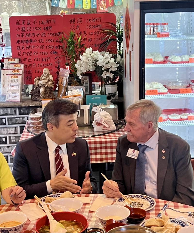 伍志翔與美國拉斯維加斯退伍軍人協會主席Richard Marshall相會