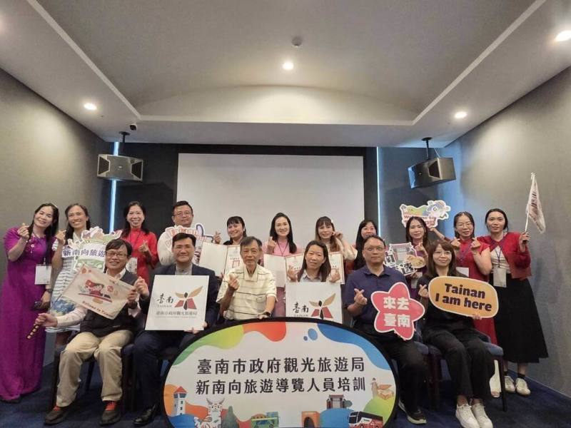台南市政府培訓114年新南向旅遊導覽人員，15日舉辦結業儀式，共有印尼、泰國、越南、香港等31名新住民參與。（台南市政府提供）