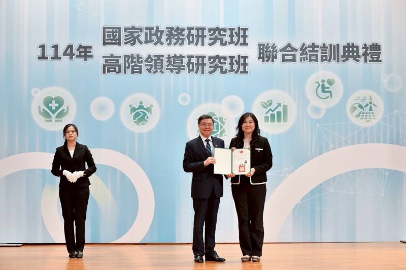 行政院長卓榮泰出席114年國家政務研究班第16期及高階領導研究班第15期聯合結訓典禮