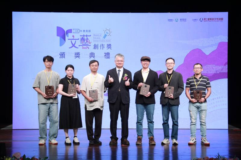 教師組詩詞得獎者合影