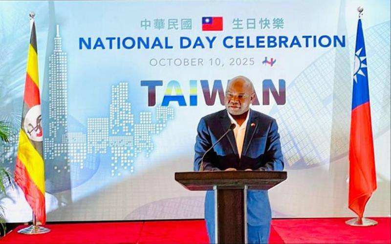 烏干達國會議員兼福爾摩沙俱樂部會長Biyika Lawrence Songa於國慶慶祝會上致詞。
