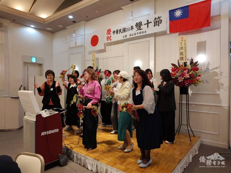 與會來賓一起歡唱經典歌曲