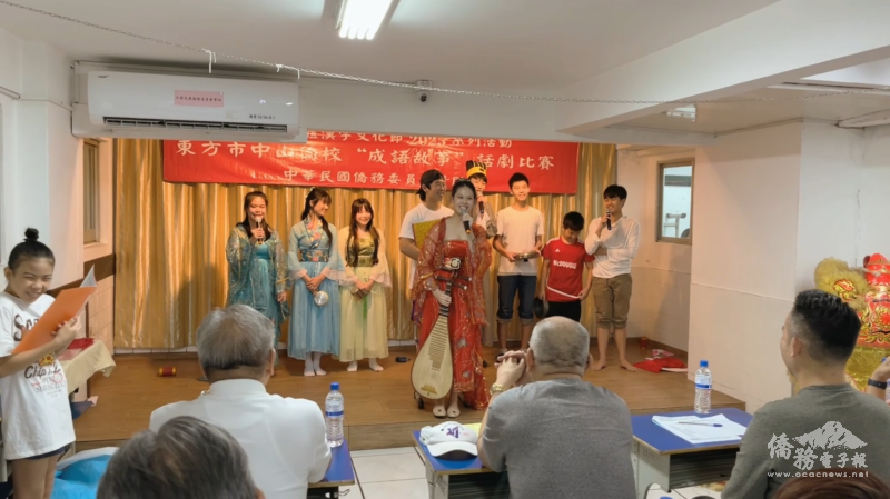 同學們使出渾身解術賣力演出