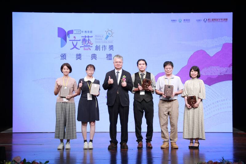 教師組散文得獎者合照