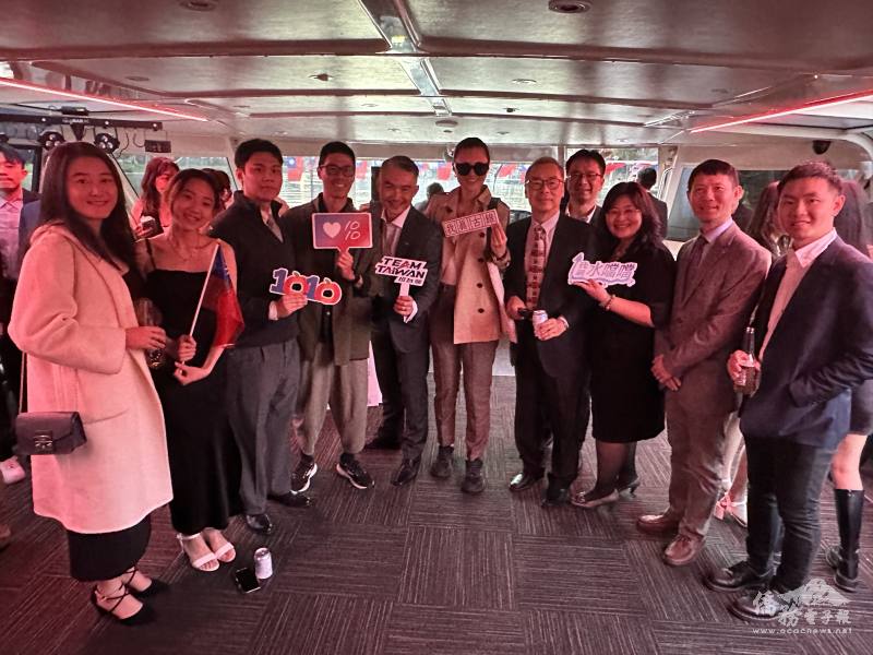 駐墨爾本辦事處處長呂明澤、墨爾本台灣同鄉會會長饒瑞沛、墨爾本大學台灣同學會會長楊皓及RMIT台灣同學會會長莊心妤，和與會貴賓合影