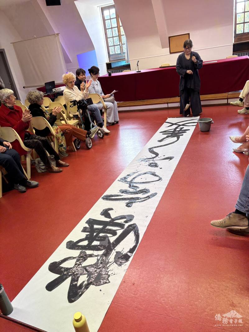 會長蘇紋玉現場揮毫「漢字之美」