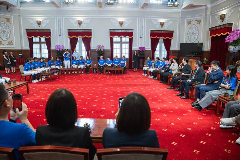總統接見我國參加「2025貝比魯斯聯盟U16世界女子壘球賽」臺北市立北投國民中學代表隊