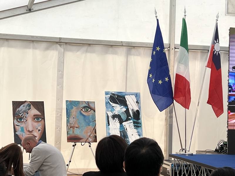 環球晶北義新廠開幕，開幕式現場展示許多藝術作
品，都是義大利晶圓廠工程師創作，展現義大利人獨
特的藝術天分。