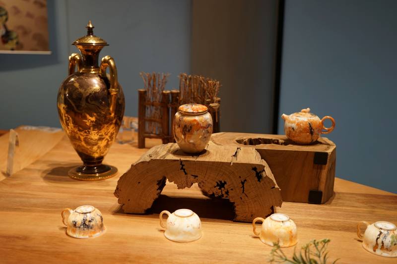 透過展覽，可窺見臺灣當代瓷繪藝術的多元樣貌，亦盼引領觀者思考工藝與藝術、傳統與現代的對話關係