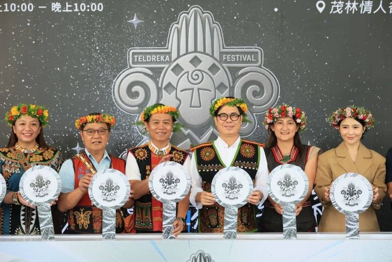 2025茂林Teldreka音樂節將於25、26日在高雄茂林情人谷溫泉園區登場，市長陳其邁（右3）17日出席宣傳記者會，當場宣布115年活動加碼補助新台幣200萬元。（高雄市政府提供）