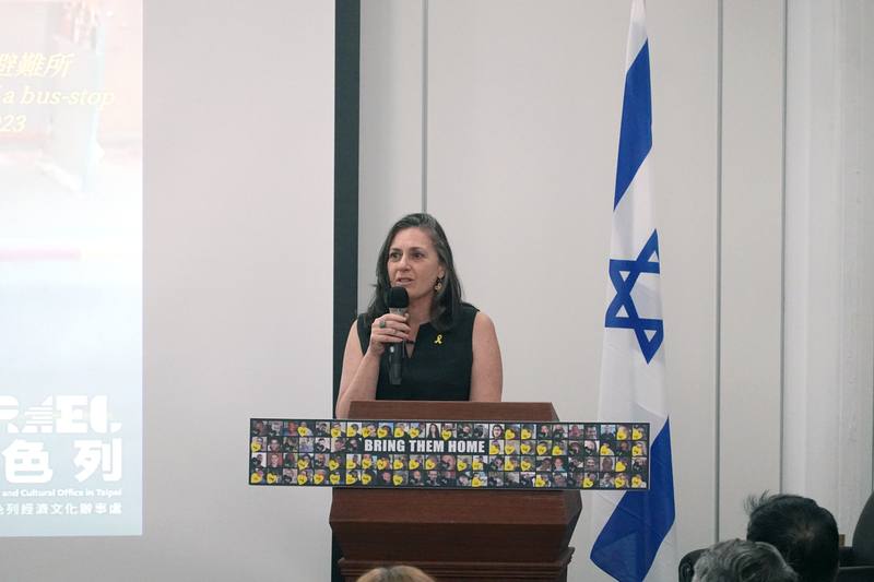 駐台北以色列經濟文化辦事處16日舉辦「聲音的烙印：10月7日兩週年紀念放映會」，以色列駐台代表游瑪雅（Maya Yaron）致詞