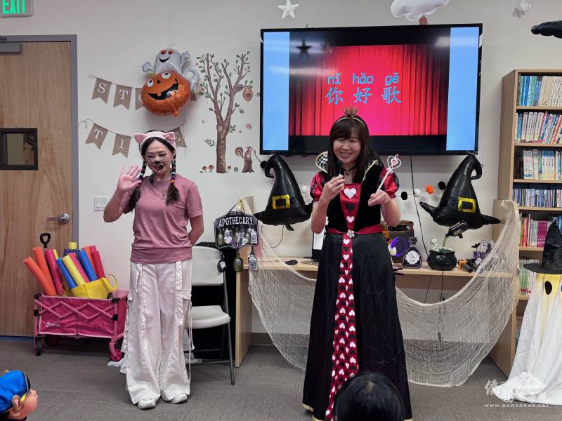 金山灣區文教中心主任莊雅淑以一襲《愛麗絲夢遊仙境》紅心皇后造型，到場與大小朋友同樂