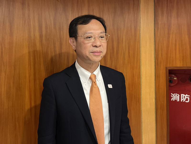 洪災重創花蓮，行政院公告光復鄉、鳳林鎮及萬榮鄉為災區。衛福部長石崇良（圖）17日宣布，將給予災民3個月就醫全免部分負擔，3災區民眾一律減免健保費6個月，且不用任何申請動作，衛福部會直接用賑災基金會善款支應，回溯至9月開始計算