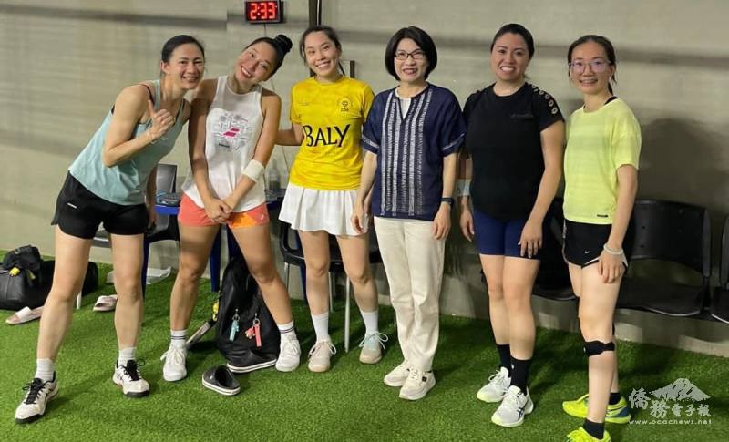 駐東方市總領事館總領事陳慧芬特地自東方市前往恩市為參賽球友們加油打氣