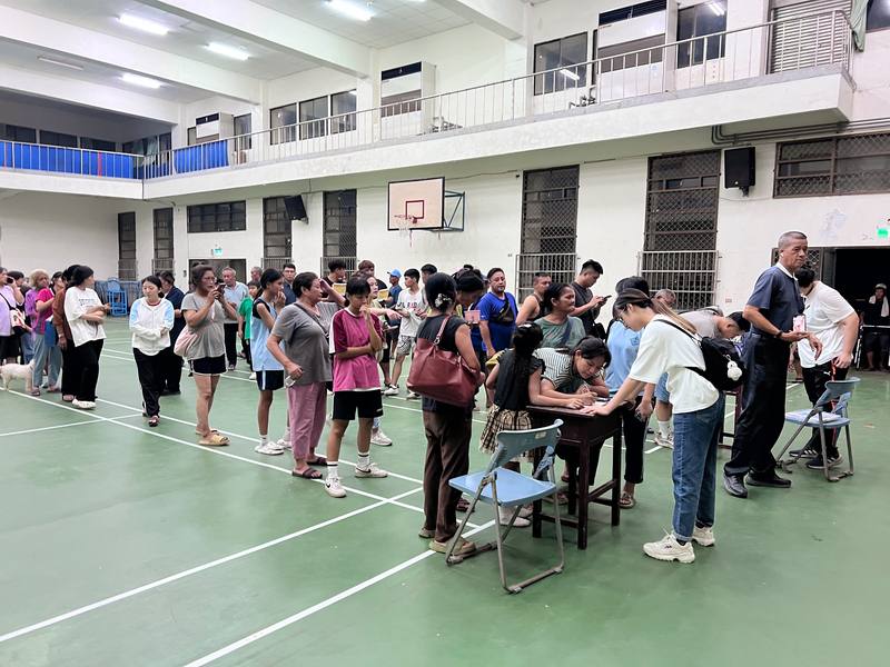 太魯閣國家公園燕子口17日出現堰塞湖，花蓮縣秀林鄉公所啟動預防性撤離，其中秀林村民有社區收容人數比預期更多，原訂安置地點秀林國小空間不夠，臨時改到秀林國中