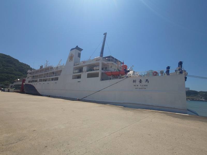 受秋颱效應與東北季風鋒面影響，台馬交通船「新台馬輪」（圖）基隆往返馬祖航班自18日起至27日預估停航，往東引、莒光的島際交通船也將停航多日
