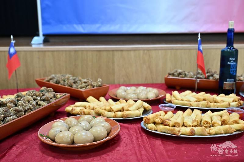 臺灣餐廳老闆娘林季瑤Nicole製作鹹酥雞、茶葉蛋與春捲