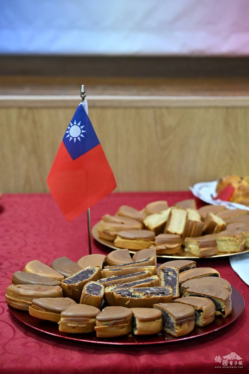 臺灣甜點店老闆娘Yeyeh當日現作紅豆與奶油口味的車輪餅