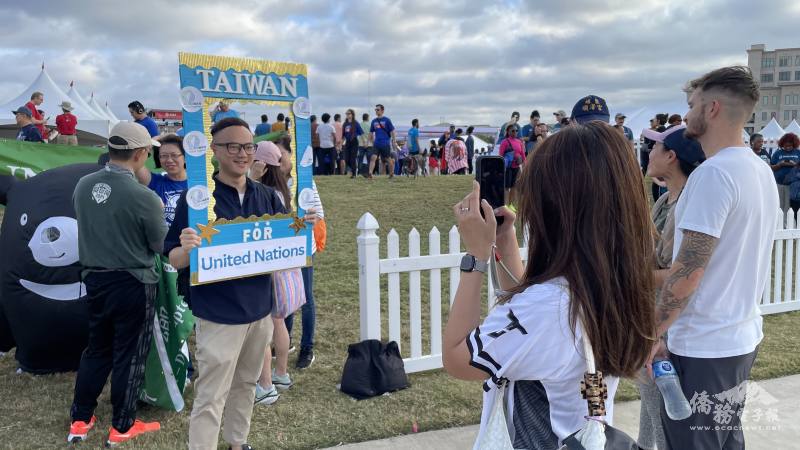 參加民眾熱情拍照打卡