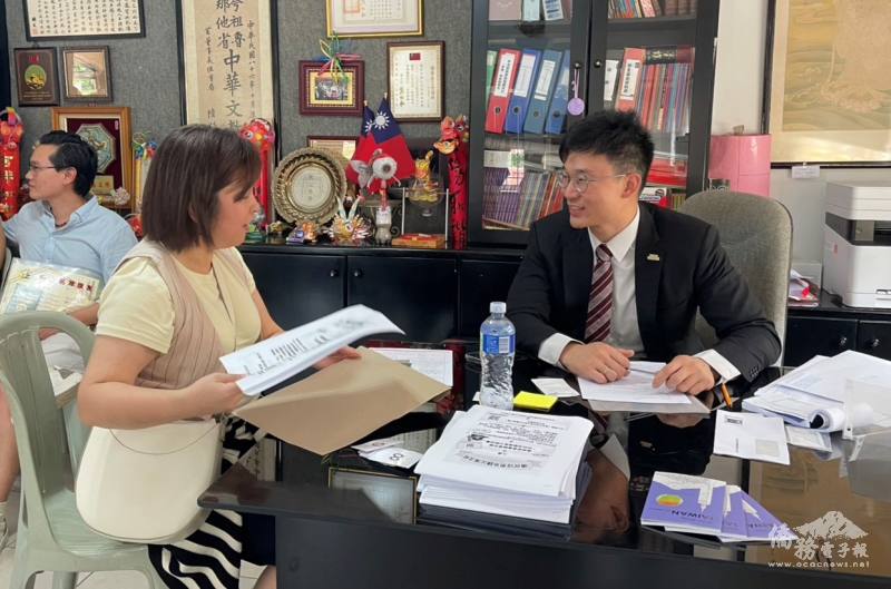 提供僑胞行動領務服務